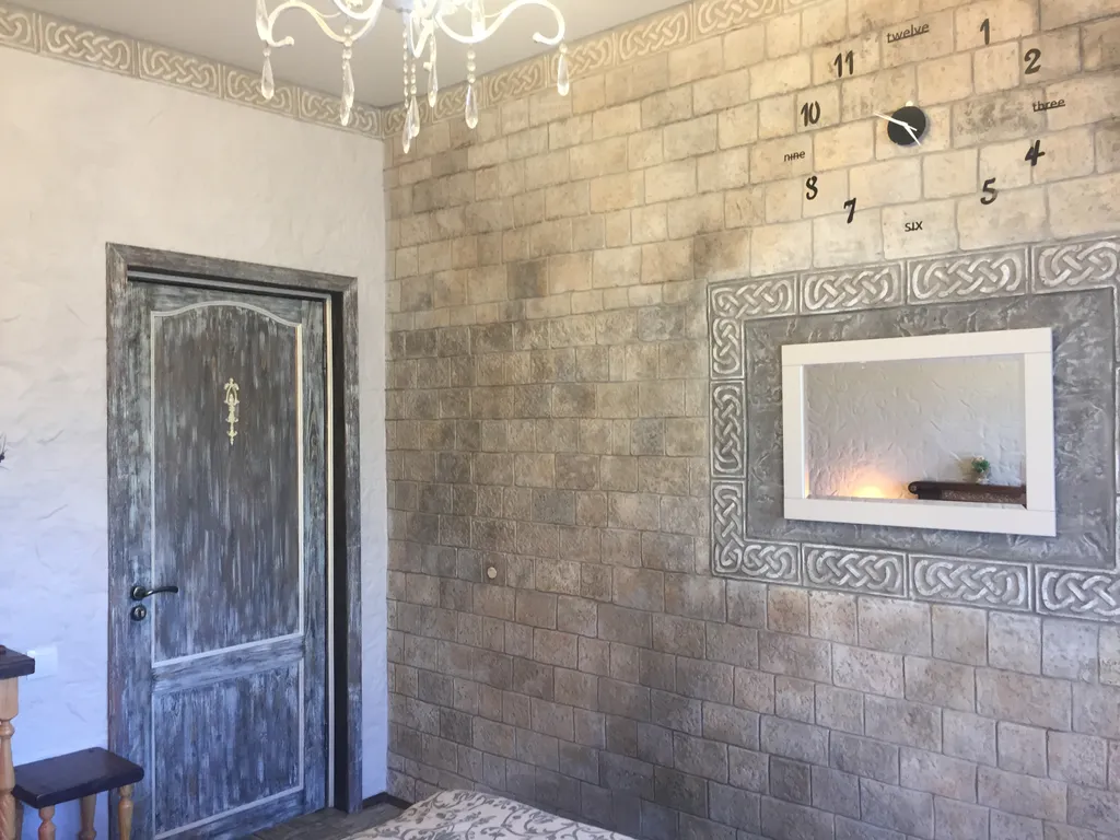 Вилла с бассейном и видом на озеро