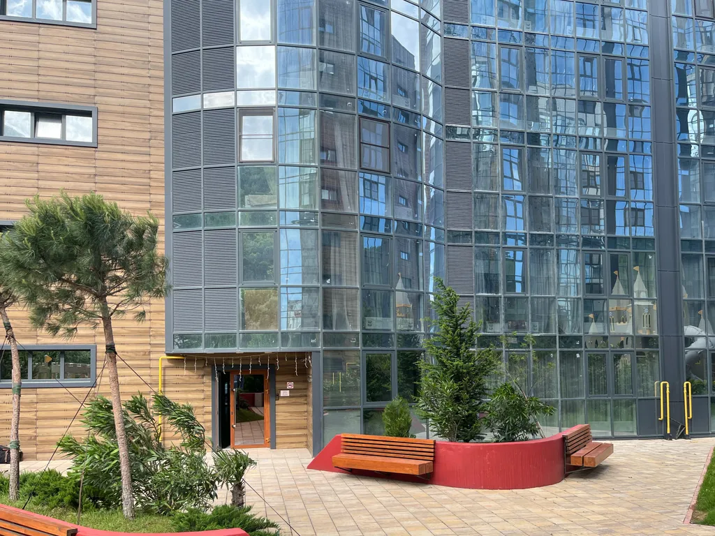 Просторная квартира-студия с кухней в ЖК премиум-класса