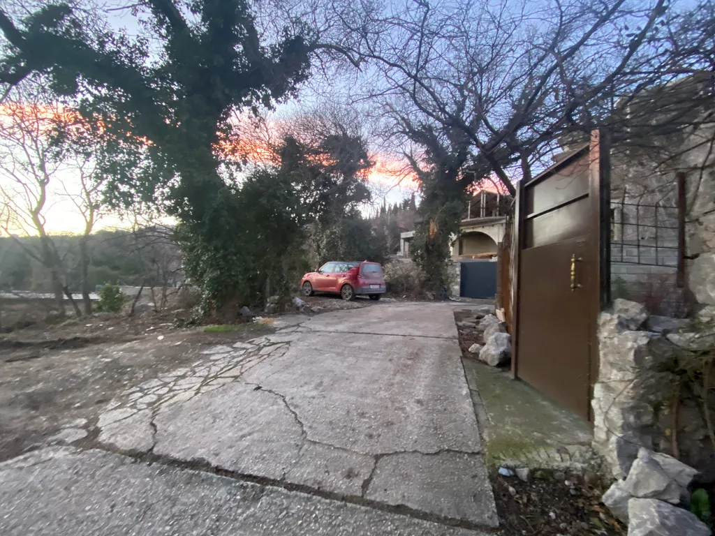 Отдельностоящий домик с беседкой