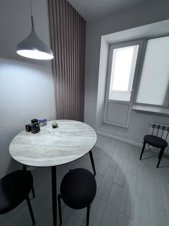 Квартира Квартира с новым ремонтом на первом этаже окна выходят на парковку — Элиста