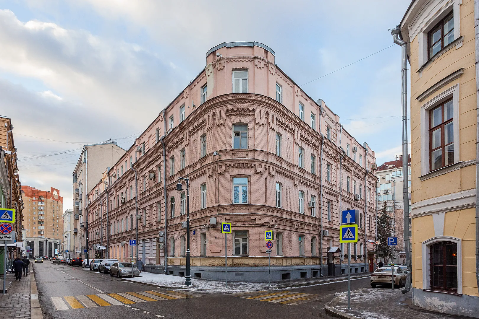 Комната в квартире посуточно, Москва, Бродников переулок, 10, к 2,  объявление 1340681 — Суточно.ру