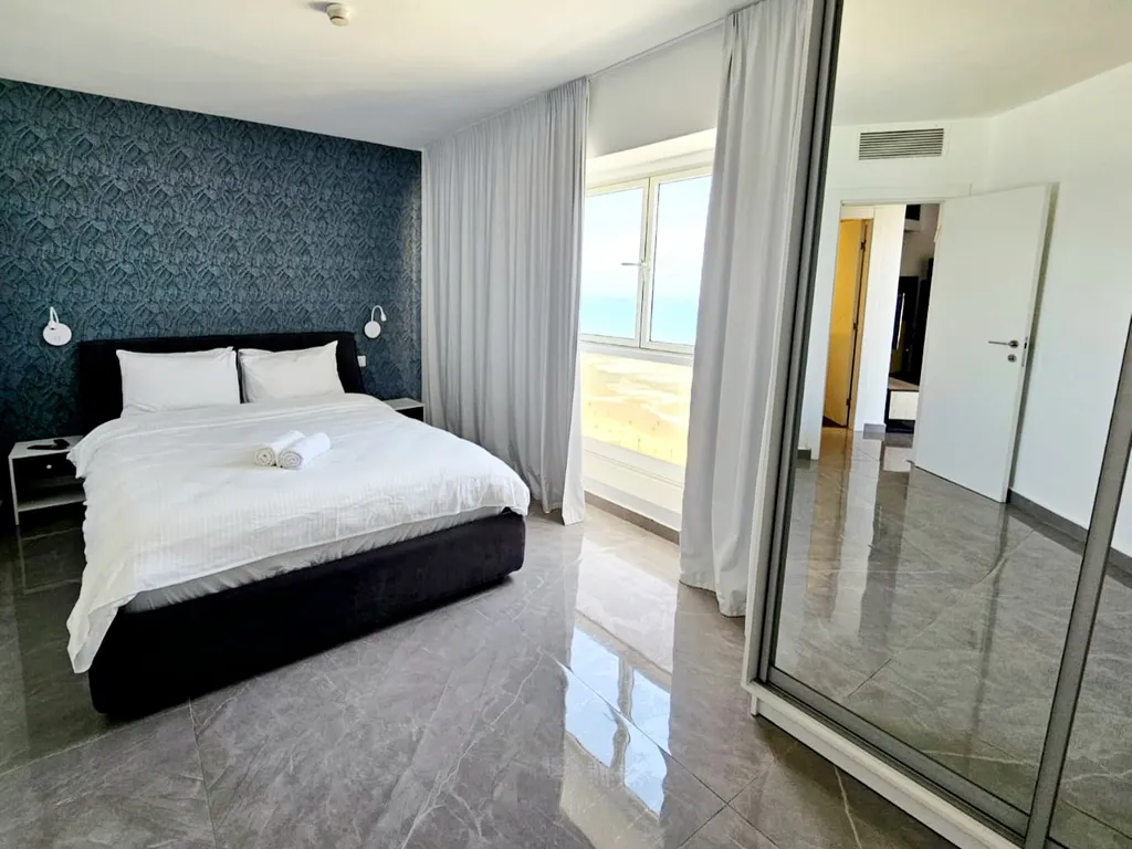 Апартаменты с панорамным видом на море и балконом