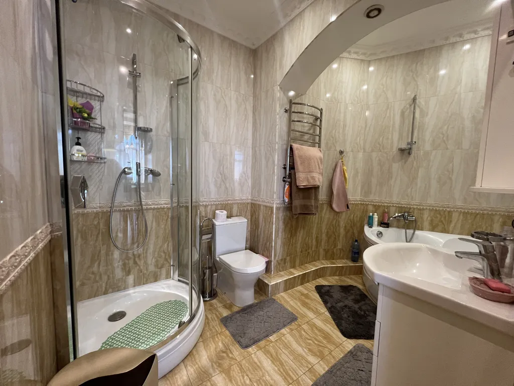 Дом в 5 минутах от набережной Ялты с бассейном и сауной