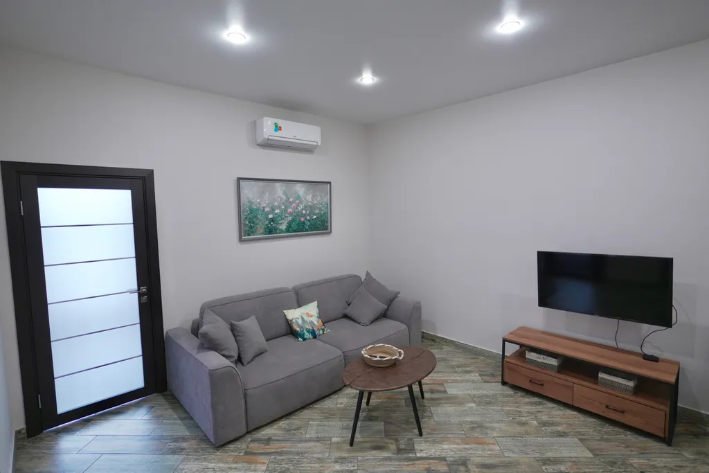 Большая квартира напротив подъемника