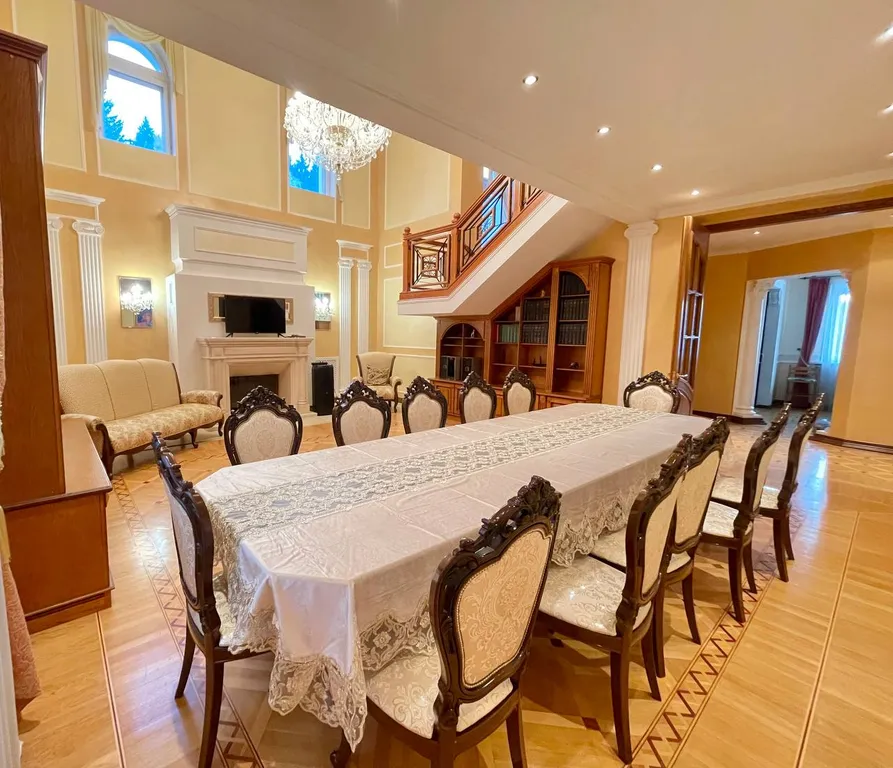 Котедж в классическом стиле с бассейном, сауной, бильярдом