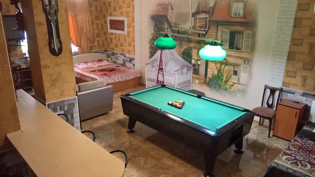 Дом с бассейном недалеко от моря