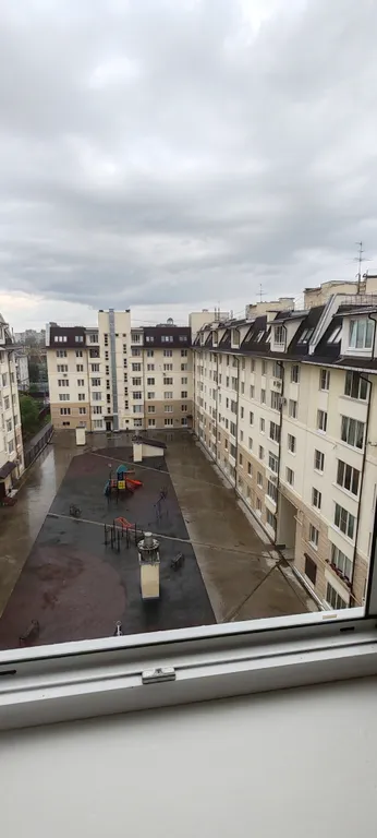 Большая студия в центре города, есть выход на крышу, парковка