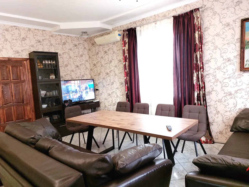 Коттедж Дом 120 кв.м, три спальни, до 12 чел — аренда посуточно в Майкоп