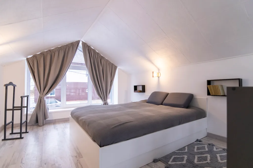 Дом в стиле лофт с своим озером на территории