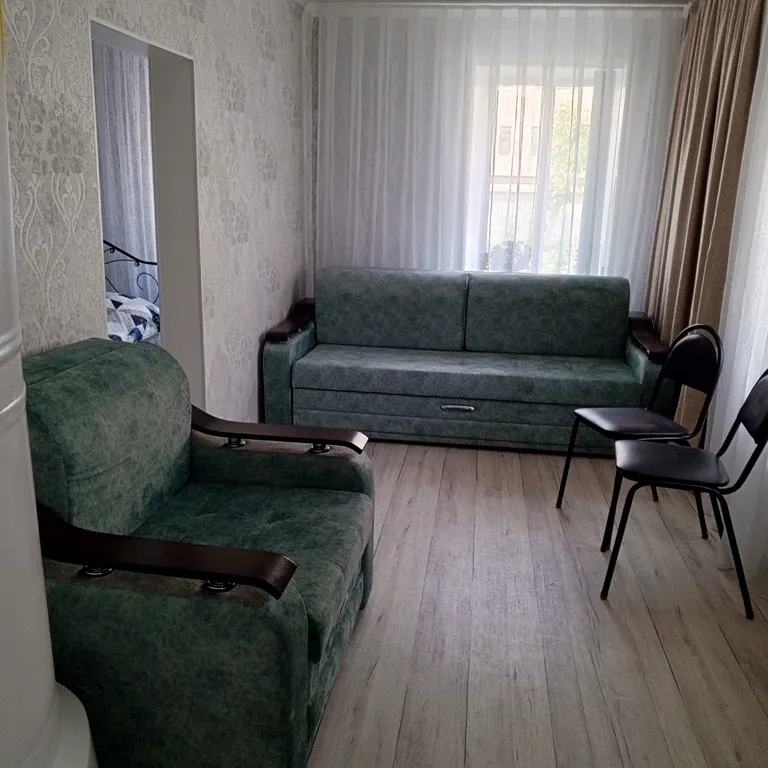 Часть дома на первом этаже, свой двор, где уютно, спокойно