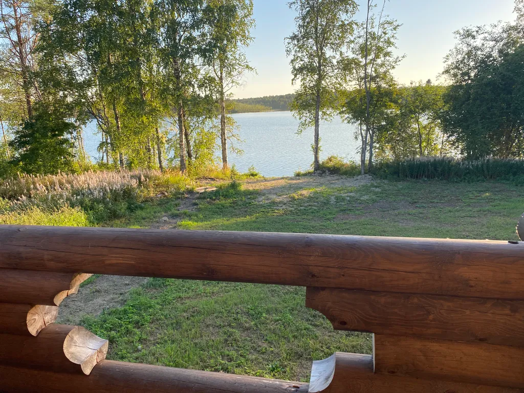 Дом на берегу озера