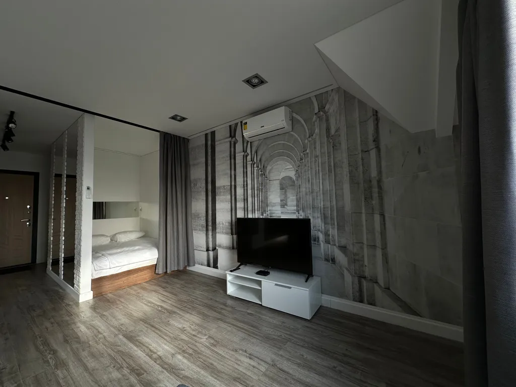 Светлая студия с дизайнерским ремонтом в самом центре