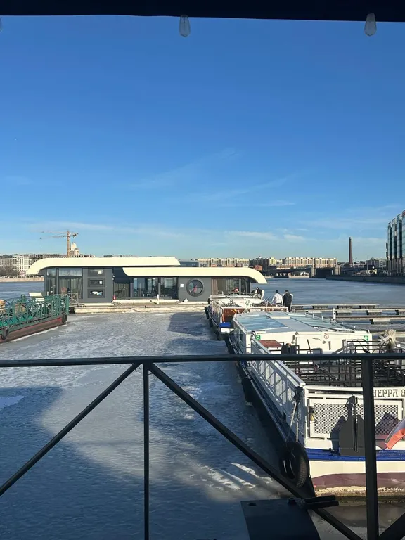 Дом на воде на Петроградской