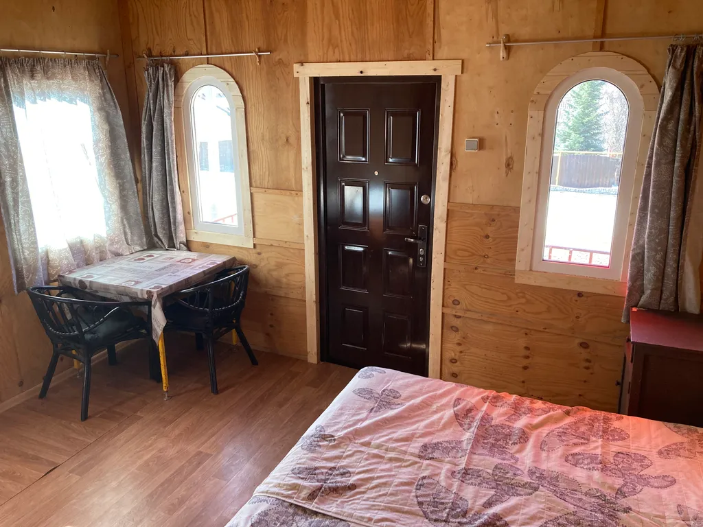 Флигель с балконом