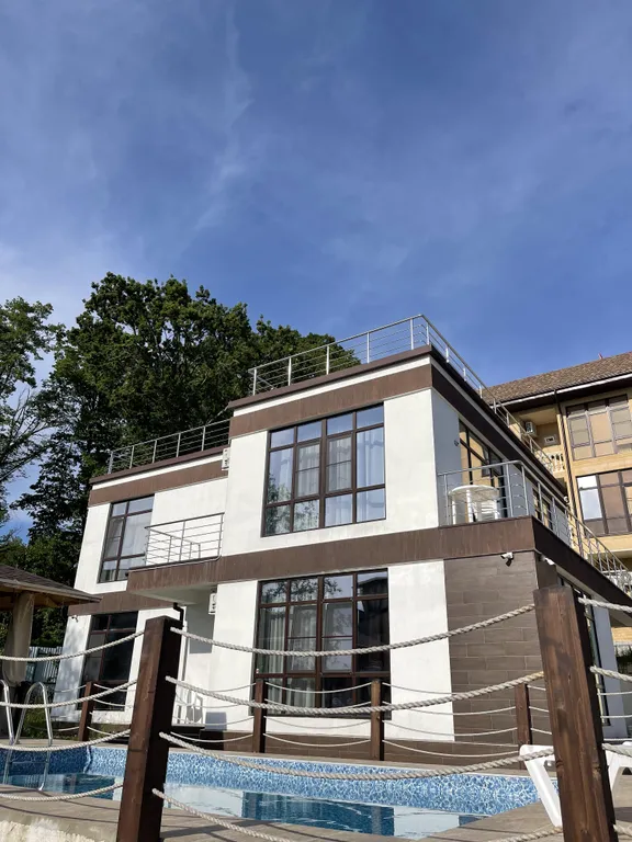 Дом с подогреваемым бассейном и 5 спальнями