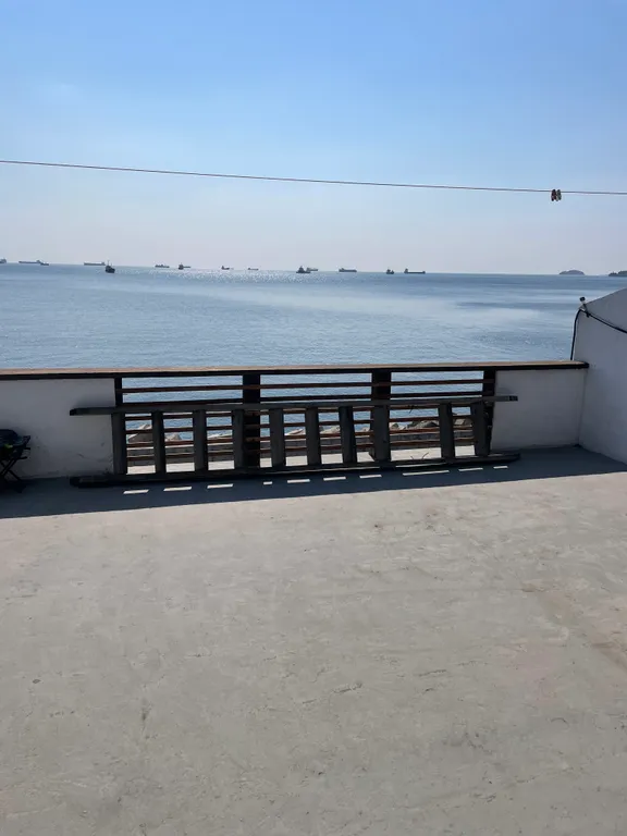 Трехкомнатная квартира у моря с террасой