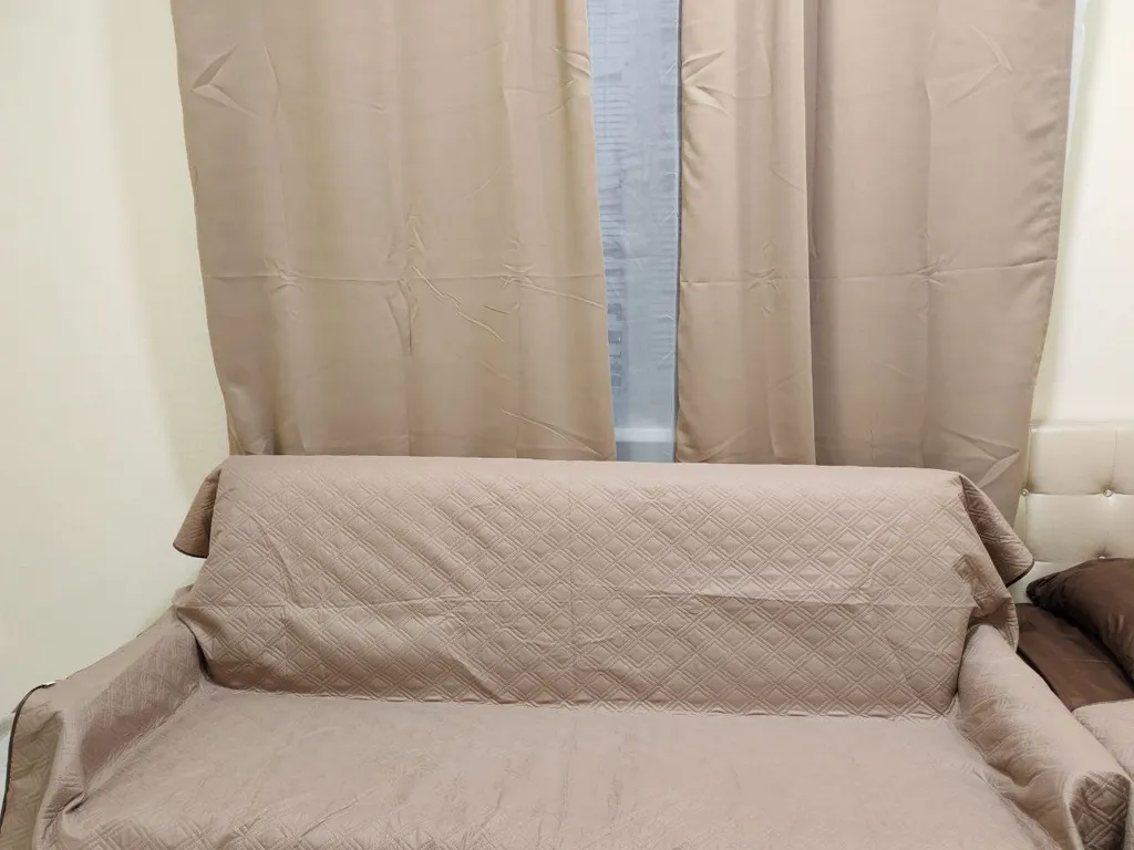 Светлая квартира с большими окнами и высокими потолками