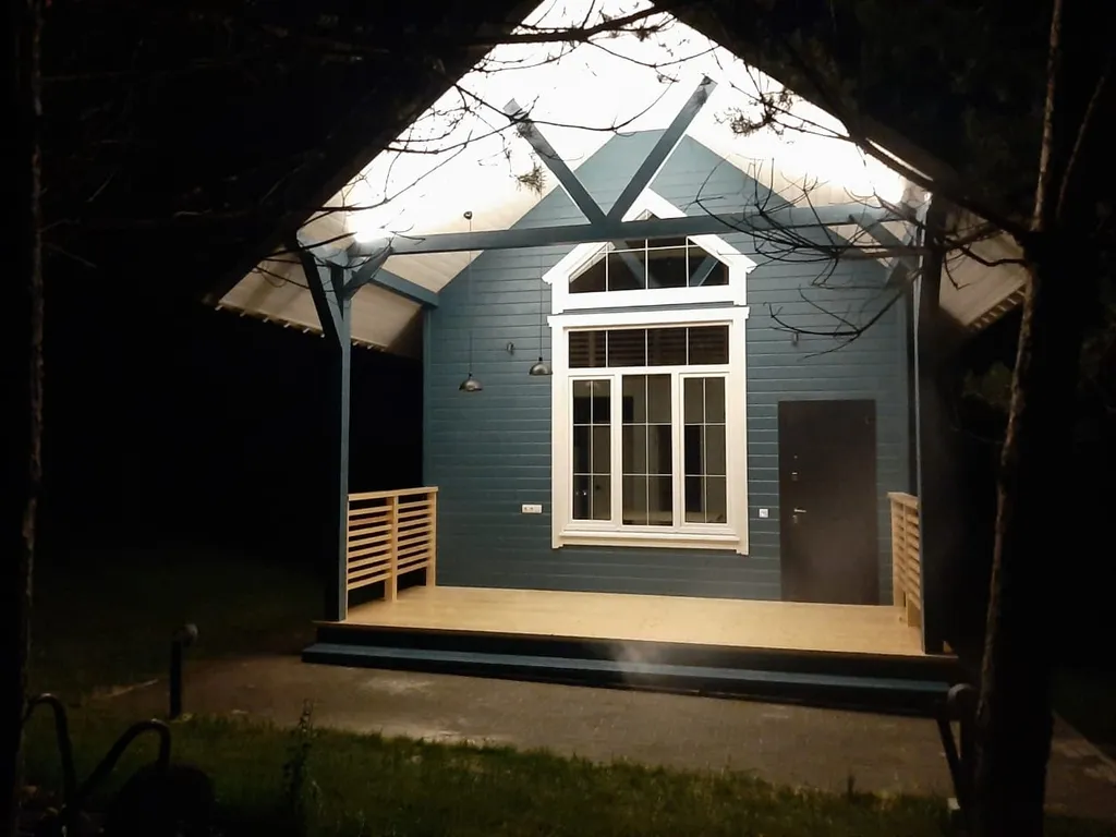 Дом в окружении леса