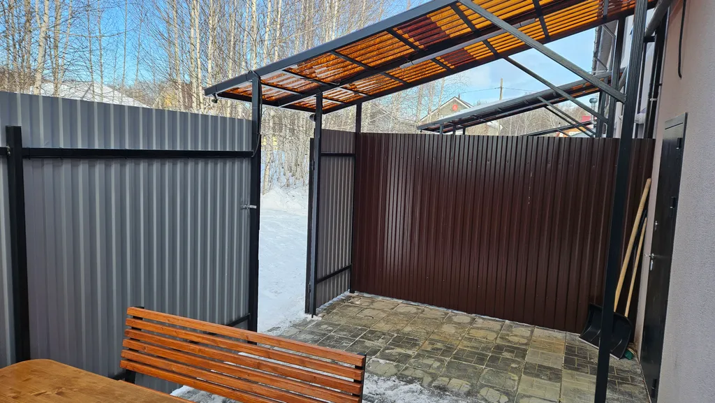 Семейное бунгало возле леса