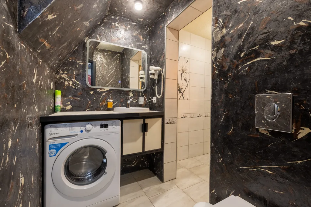 Двуxуpовнeвая cтудия с сауной Bе роsitivе