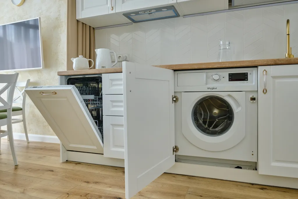 Квартира с дизайнерским ремонтом и видом на горы на побережье