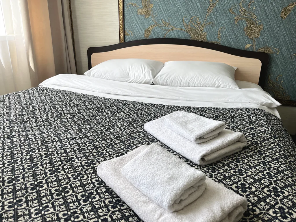 Просторная двухкомнатная с большой кухней у ДК Металлургов