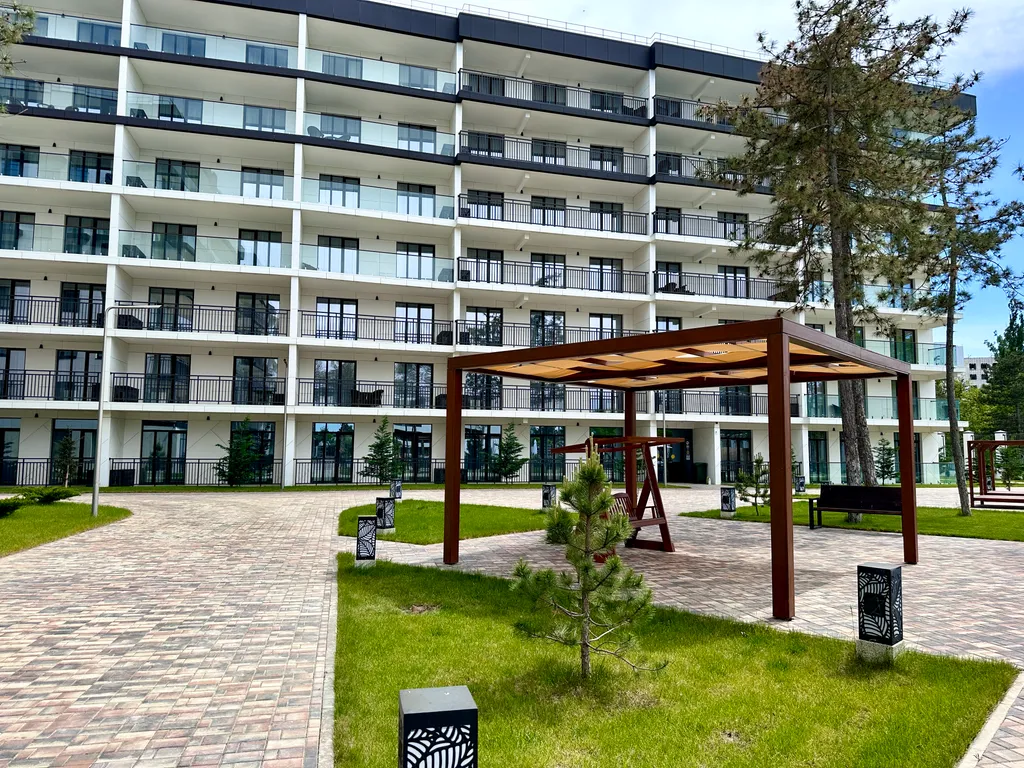 Апартаменты с отдельной спальной, террасой и видом на бассейн