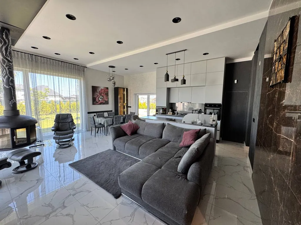 Современный стильный дом  лучшая локация у Калининград