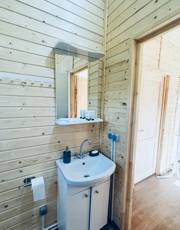 Дом с верандой с баней на участке 10 соток