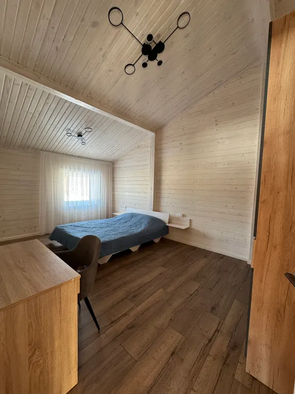 Большой дом у озера