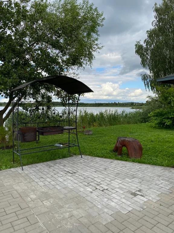 Усадьба Новятка на берегу озера