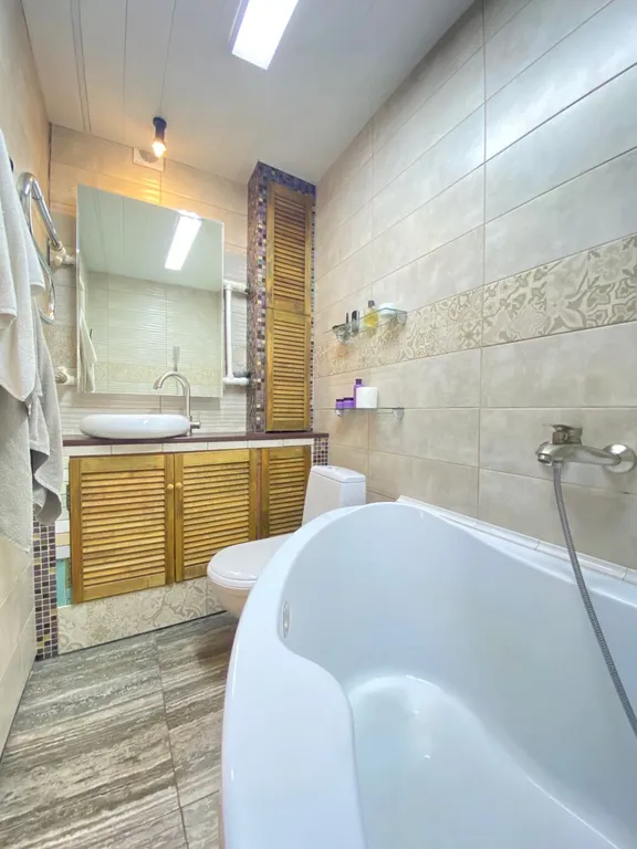 Однокомнатная квартира с угловой ванной и кондиционером — аренда посуточно в Мурино