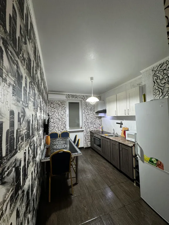 Светлая трёхкомнатная квартира с ремонтом рядом с морем и парком