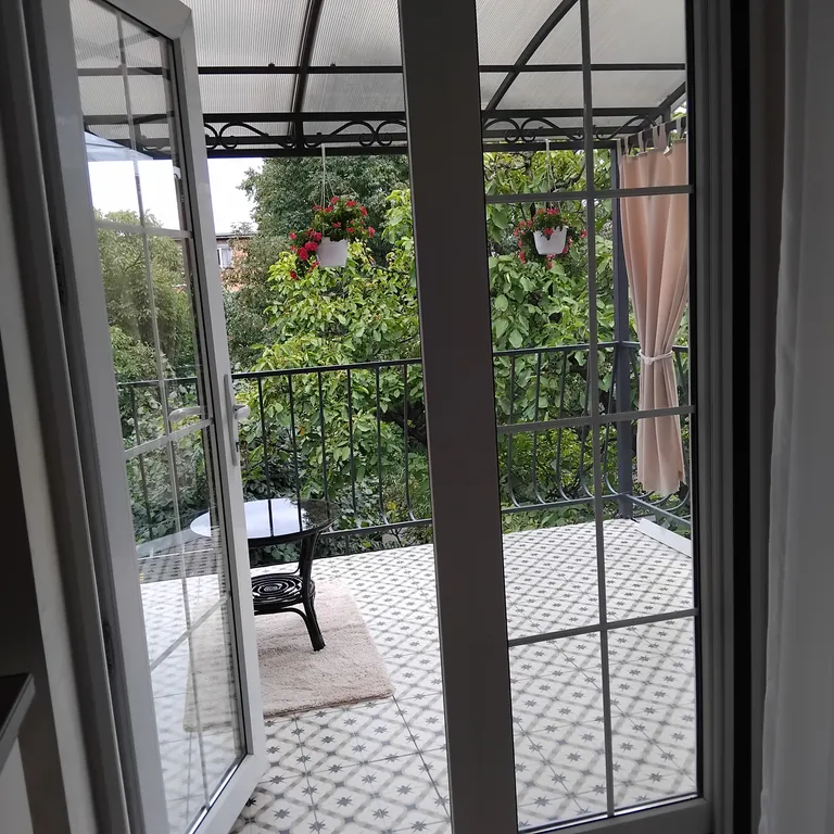 Квартира в центре с терассой и видом на горы