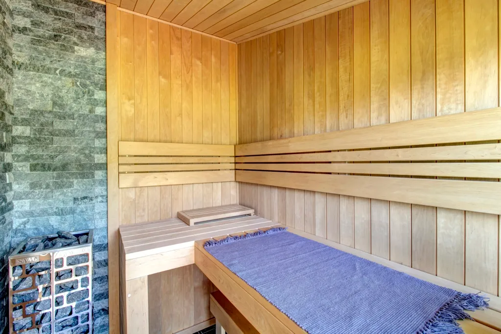 Дoм с видом на лec