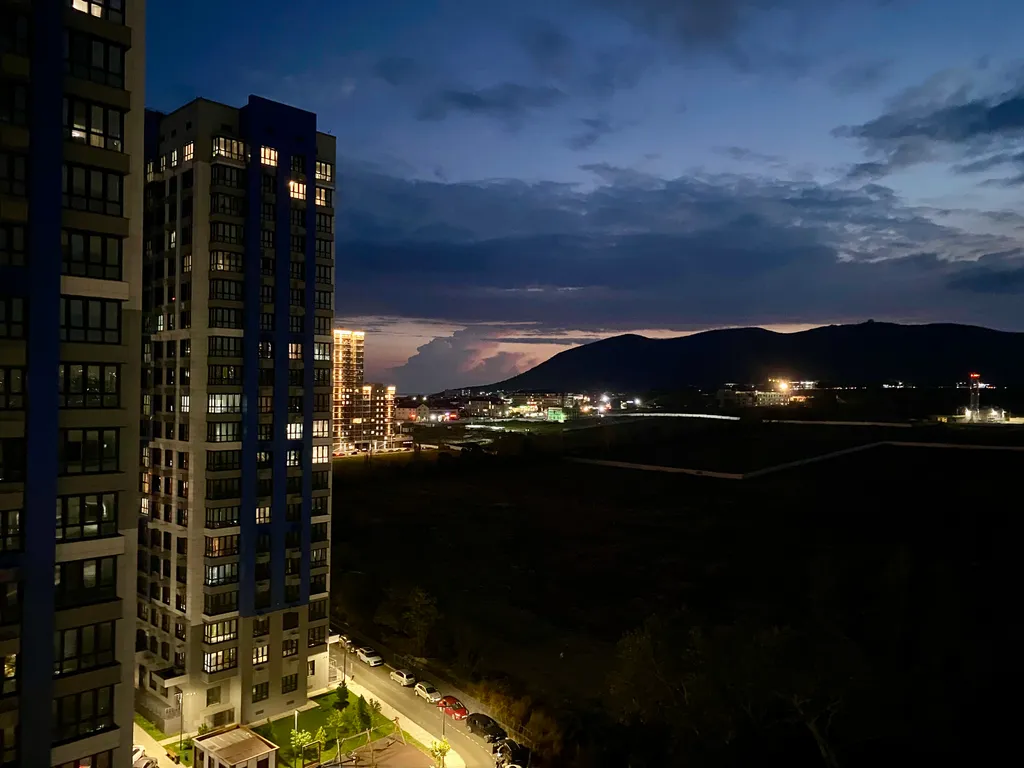 С видом на море, горы и закат Уютная квартира