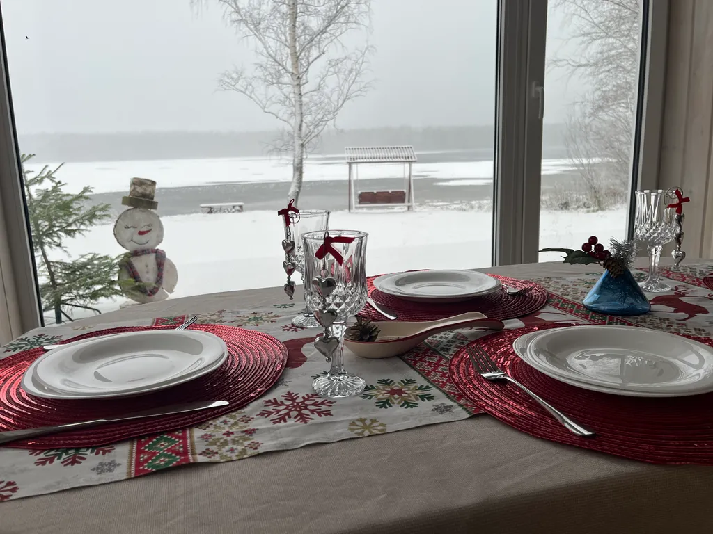 Домик в Карелии на берегу озера