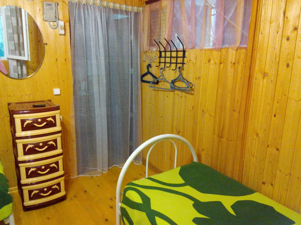 Уютный двухкомнатный домик в лесу