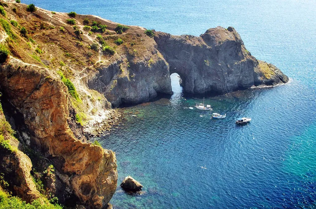 Квартира Для романтической пары или семьи квартира с видом на горы и море — Севастополь