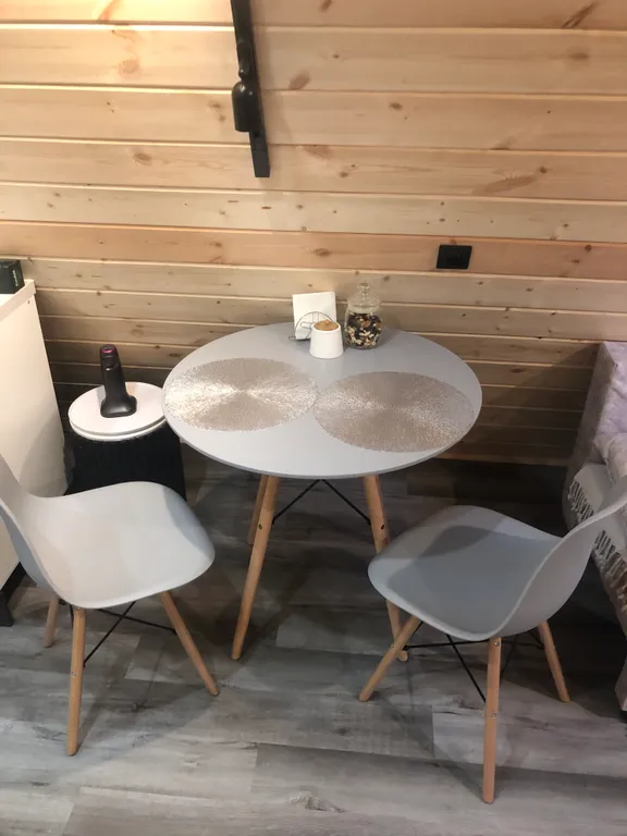 Глэмпинг в сосновом лесу