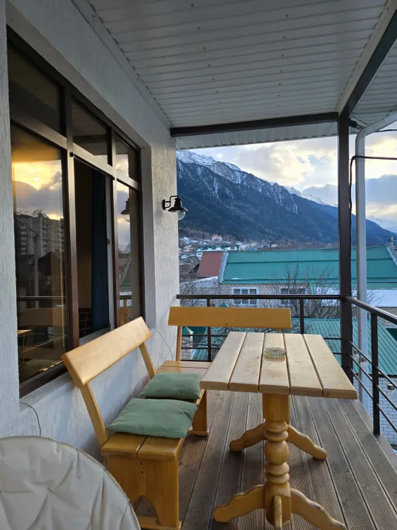 Апартаменты в центре с видом на горы