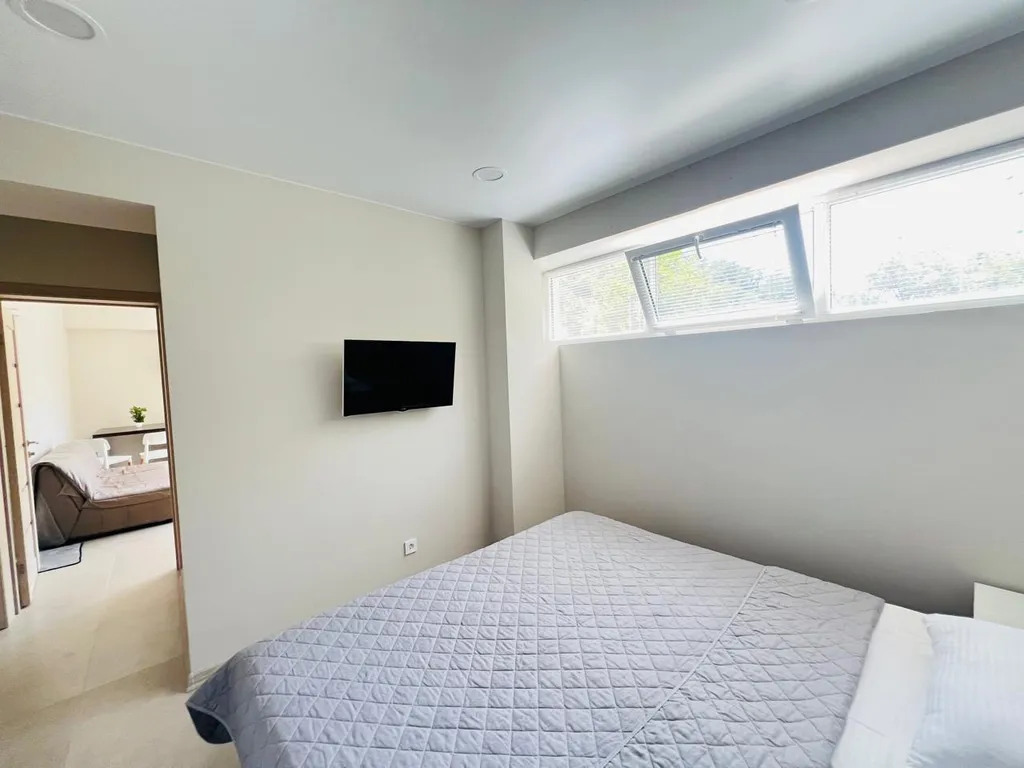 Квартира с бассейном на территории