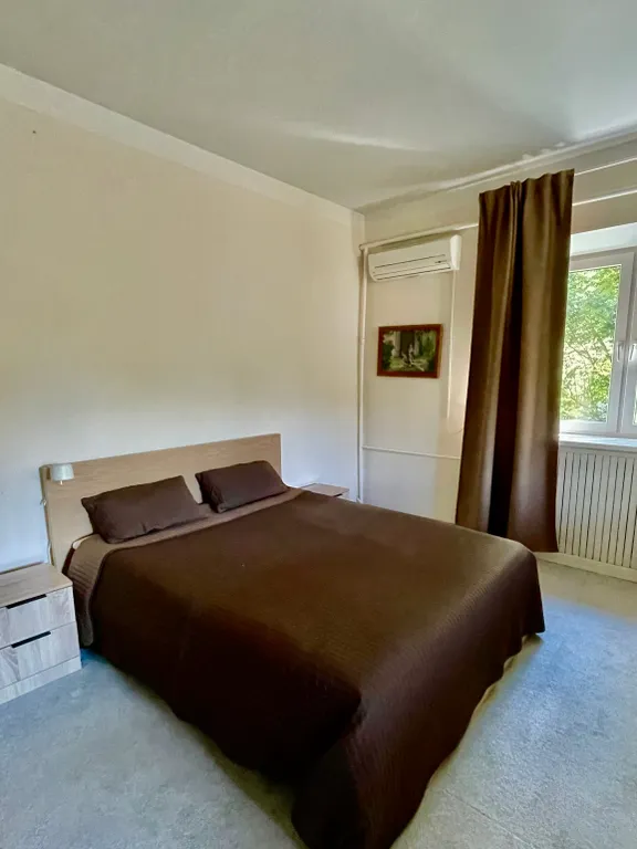 Люкс с кондиционером, кроватью и диваном у аэропорта Внуково в 15 минутах