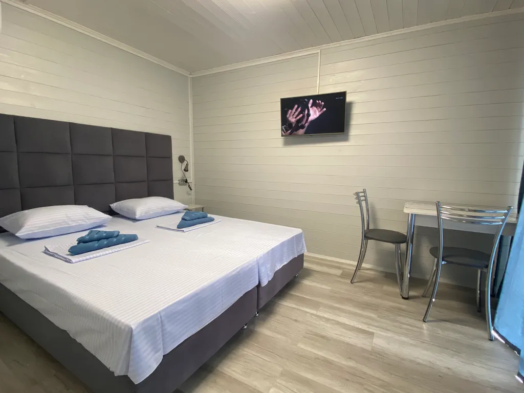 Домик на 6 человек с бассейном