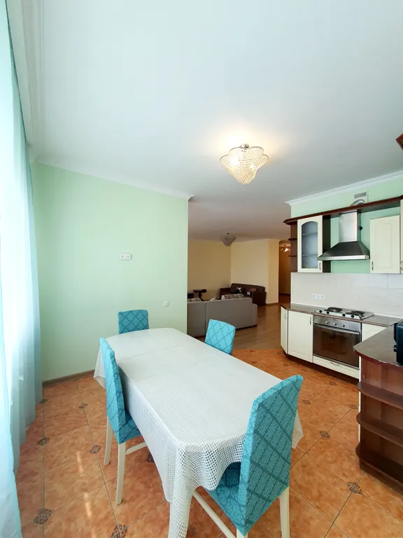 Уютная квартира в самом центре Астаны, с видом с 36 этажа