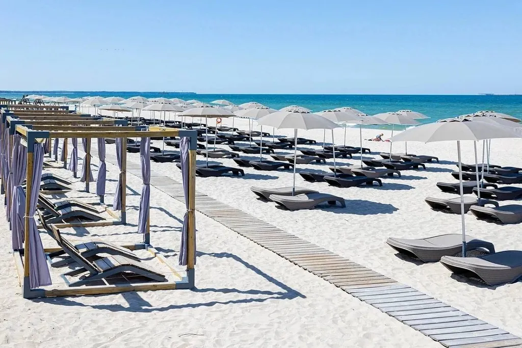 Двухкомнатная квартира на берегу моря