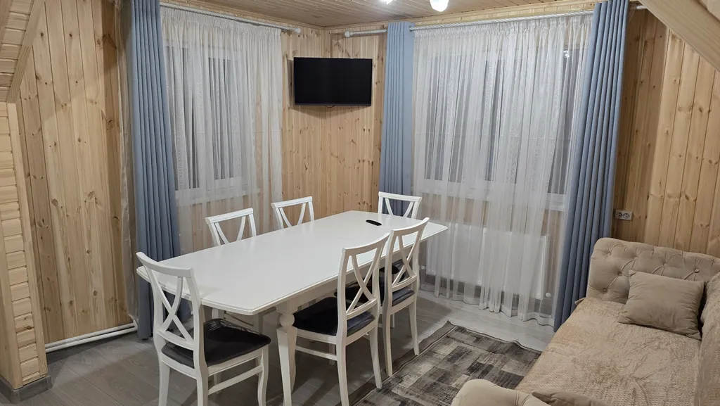 Большой коттедж