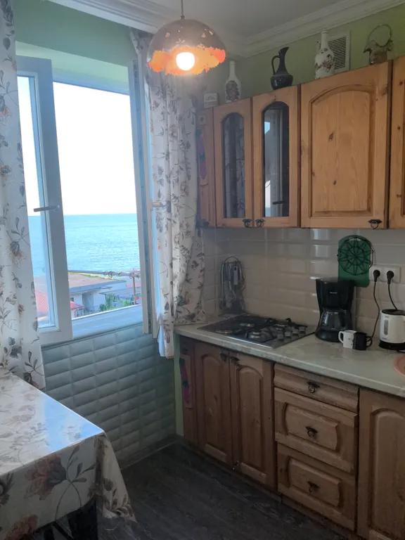 Квартира комфорт+ с балконом: 96 м от моря