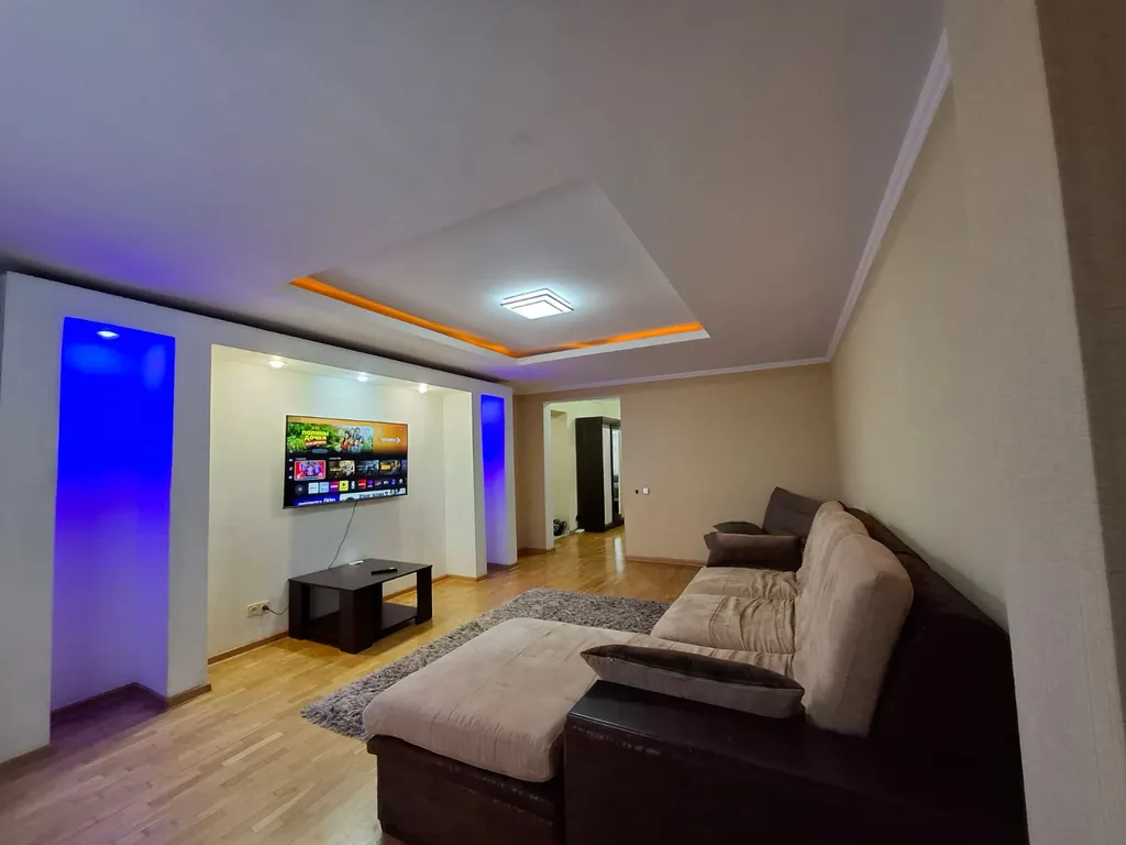 Двухкомнатная квартира с видом на горы