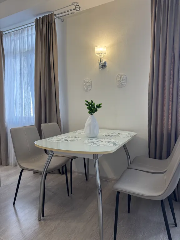 Ухоженная квартира в 7 минутах на авто от Горного Воздуха и площади Победы